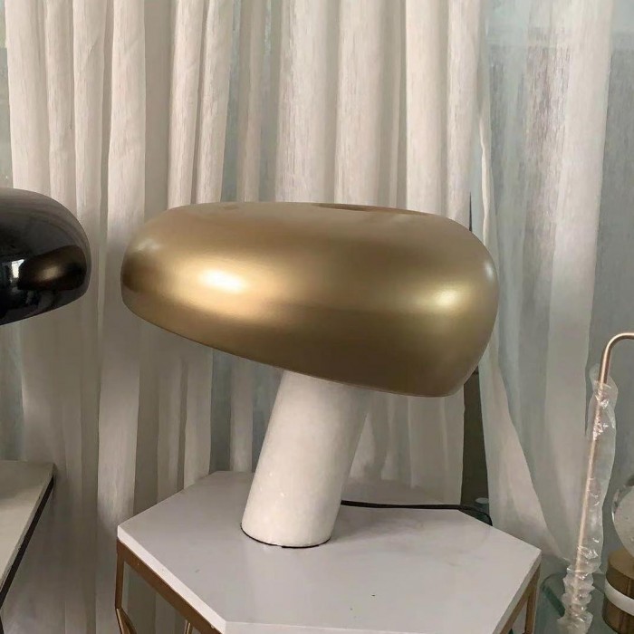 Snoopy table lamp gold