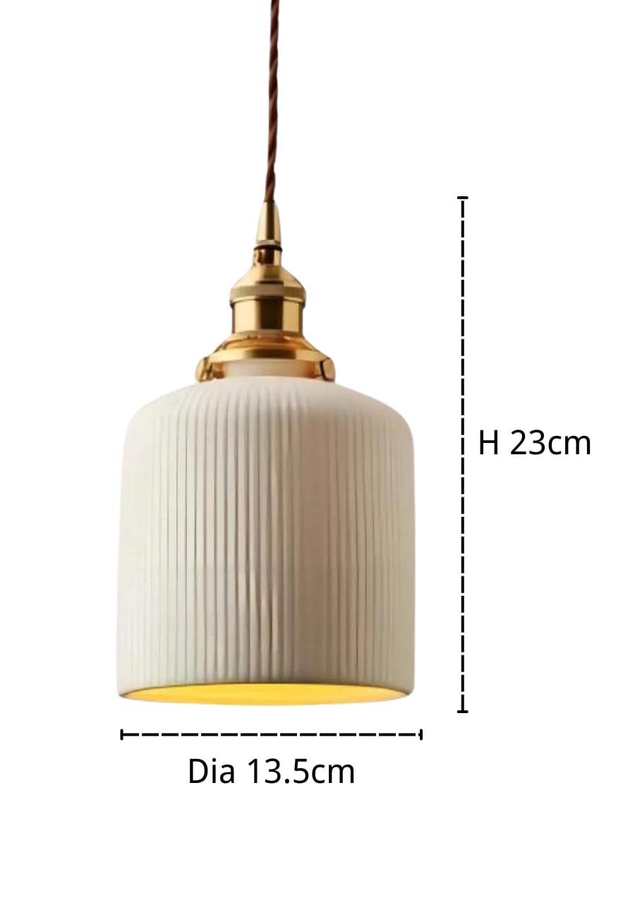 B : Dia 14 cm x H 23 cm / ∅ 5,5" x H 9,1"