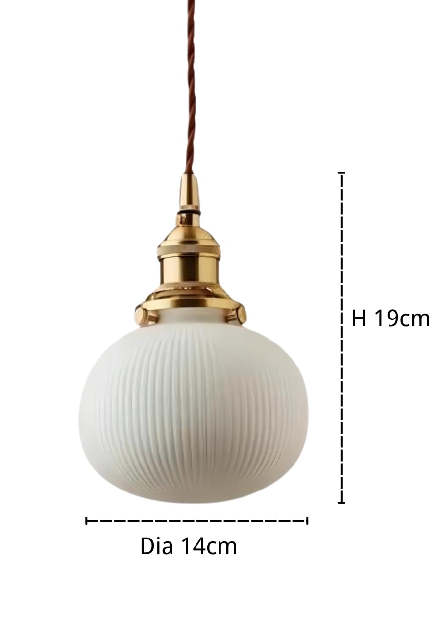 C : Dia 14 cm x H 19 cm / ∅ 5,5" x H 7,5"