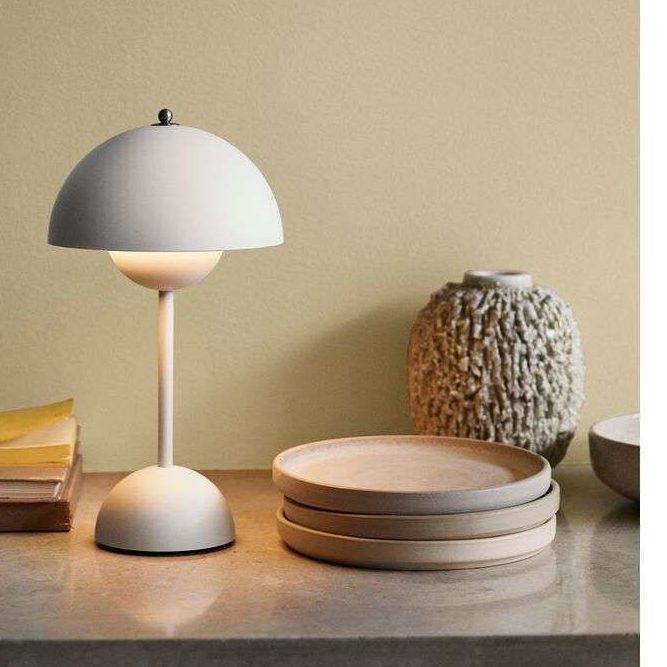 replika květináče VP9 lampa