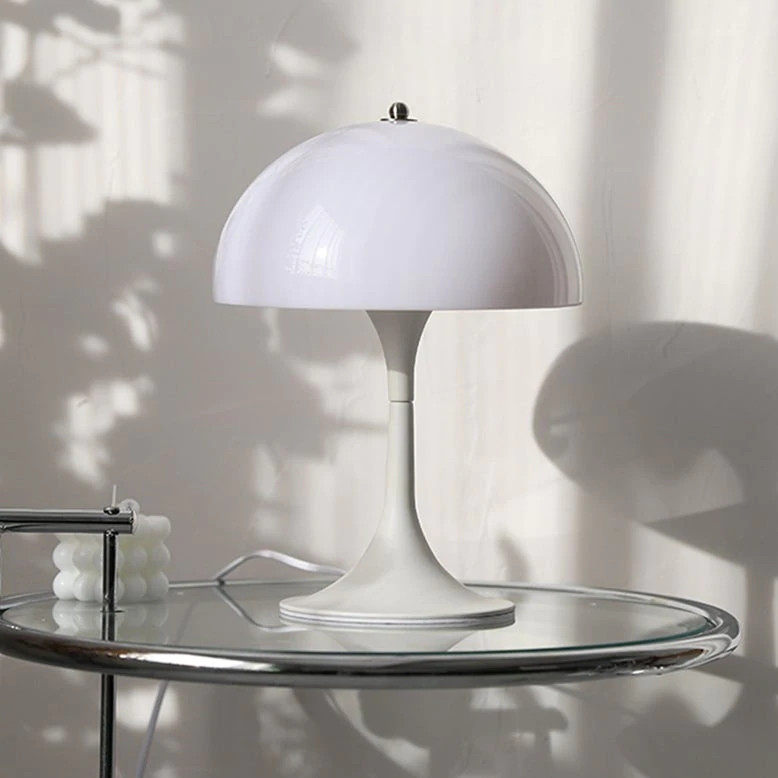 Nachbildung der Panthella-Tischlampe