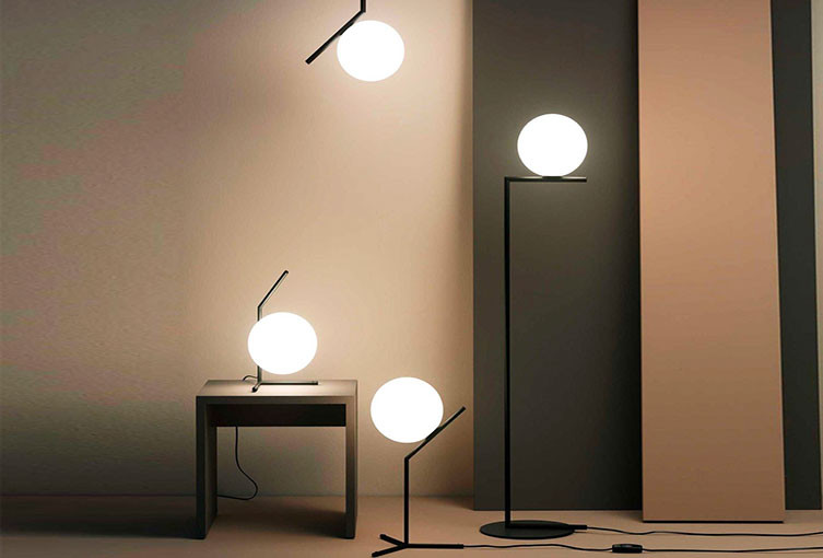 Réplica de Flos IC