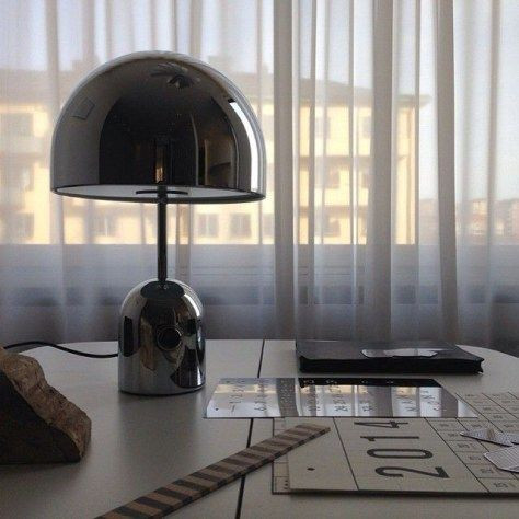 Réplica de lámpara de mesa con forma de campana