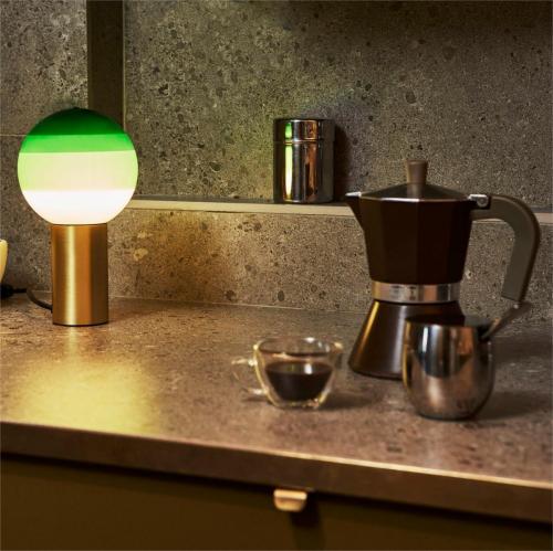 Réplica de lámpara de mesa con luz regulable