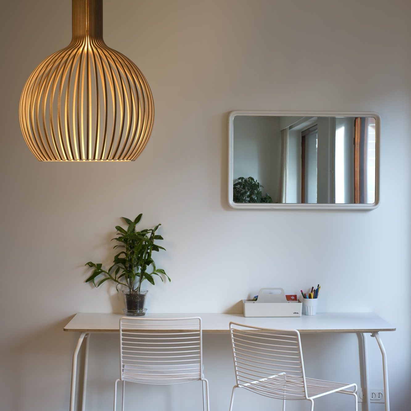 Replica van de Octo hanglamp in walnootfineer