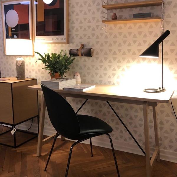 Lampada da tavolo Aj nera