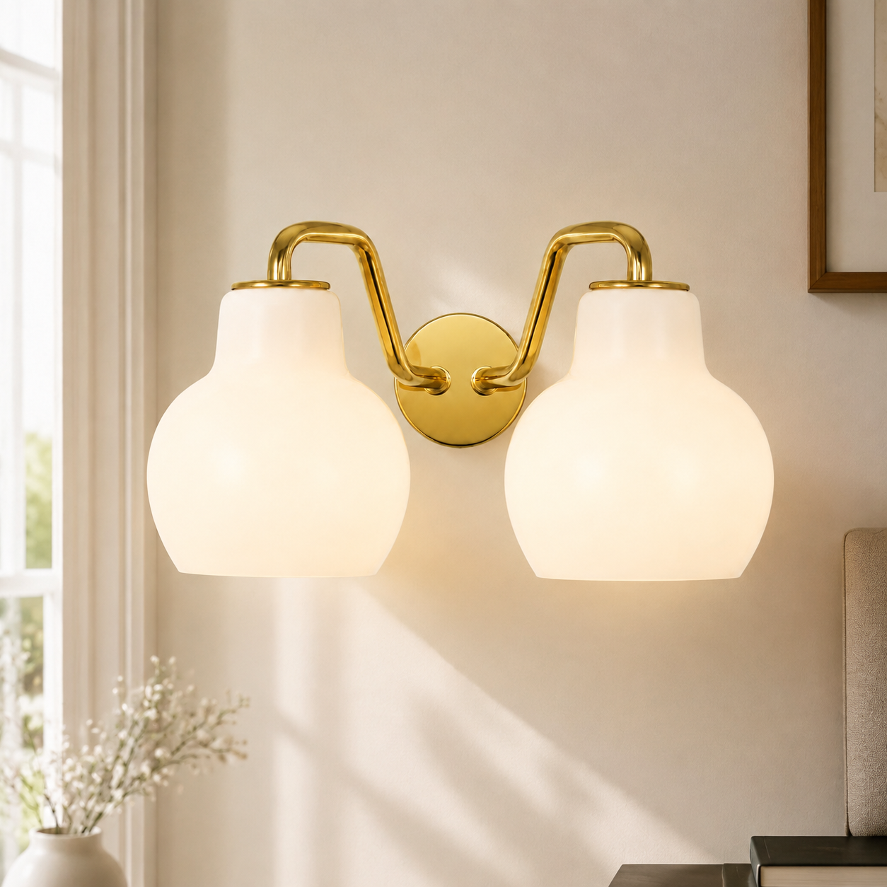 Aryahi Nordic Curved Brass Glass Wall Sconce