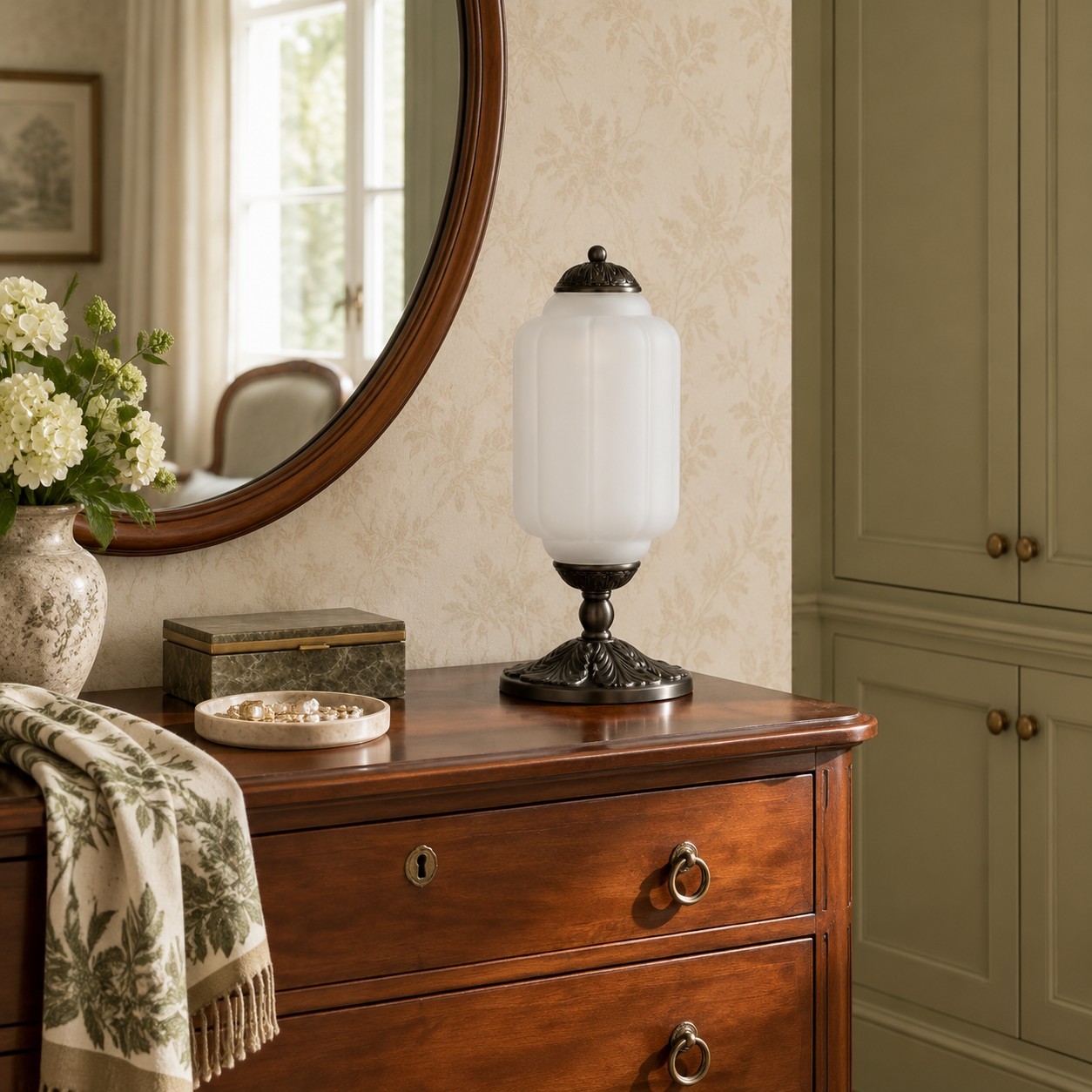 Nexos French Retro Cream Glass Textured Eloise Table Lamp