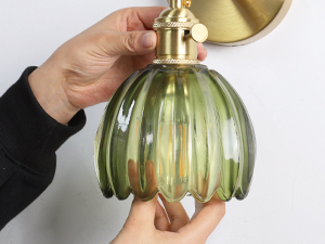 Installing the bulb