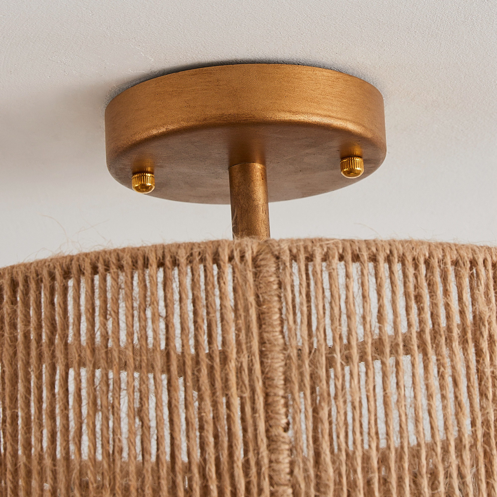 Brushed gold-tone base