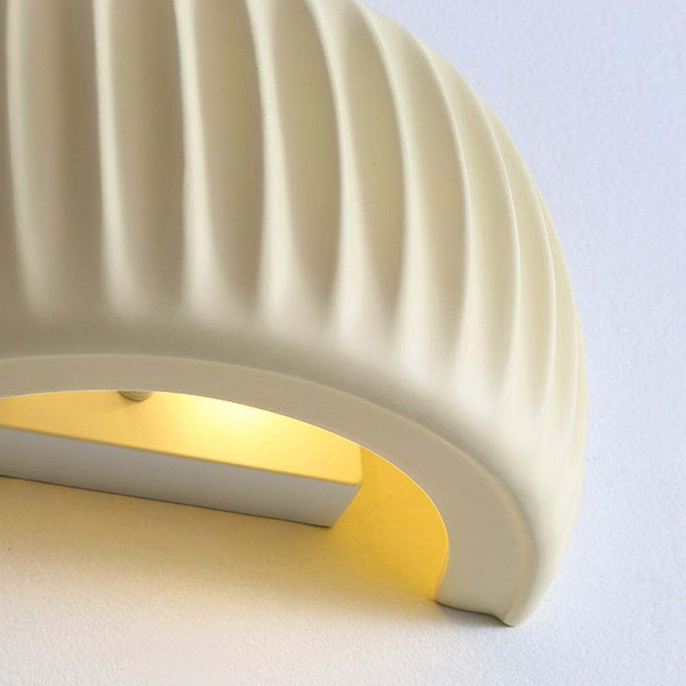 Arc design, providing light source from top to bottom