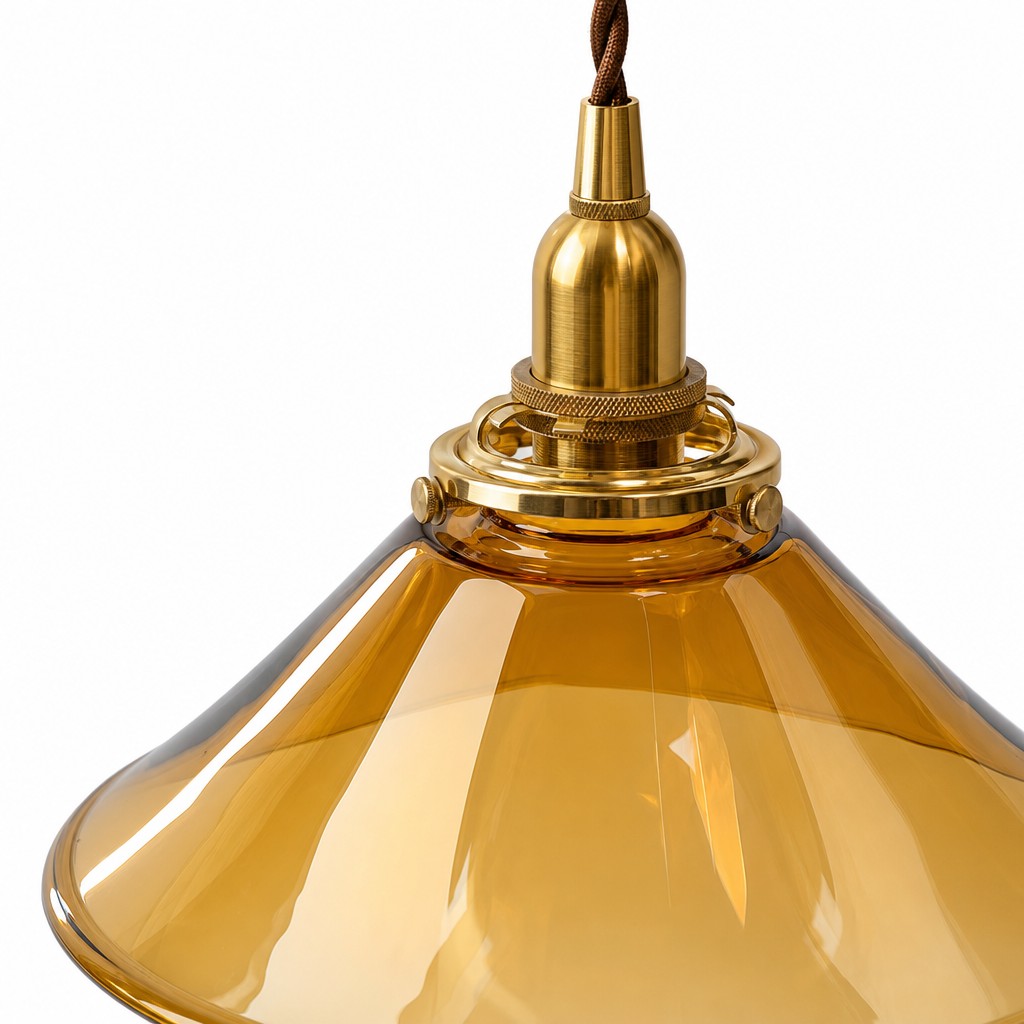 High transmittance glass lampshade