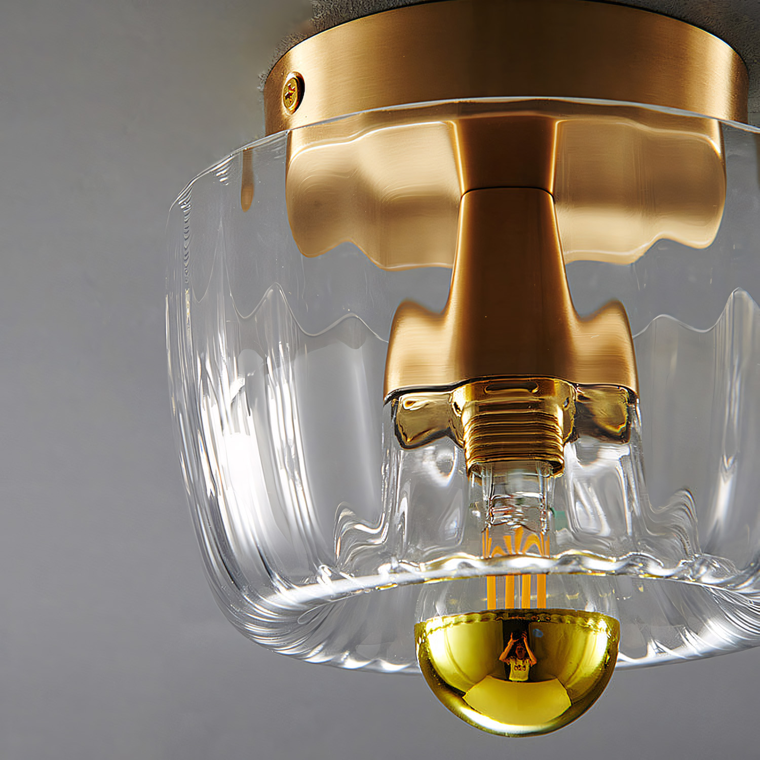 Highly transparent glass lampshade