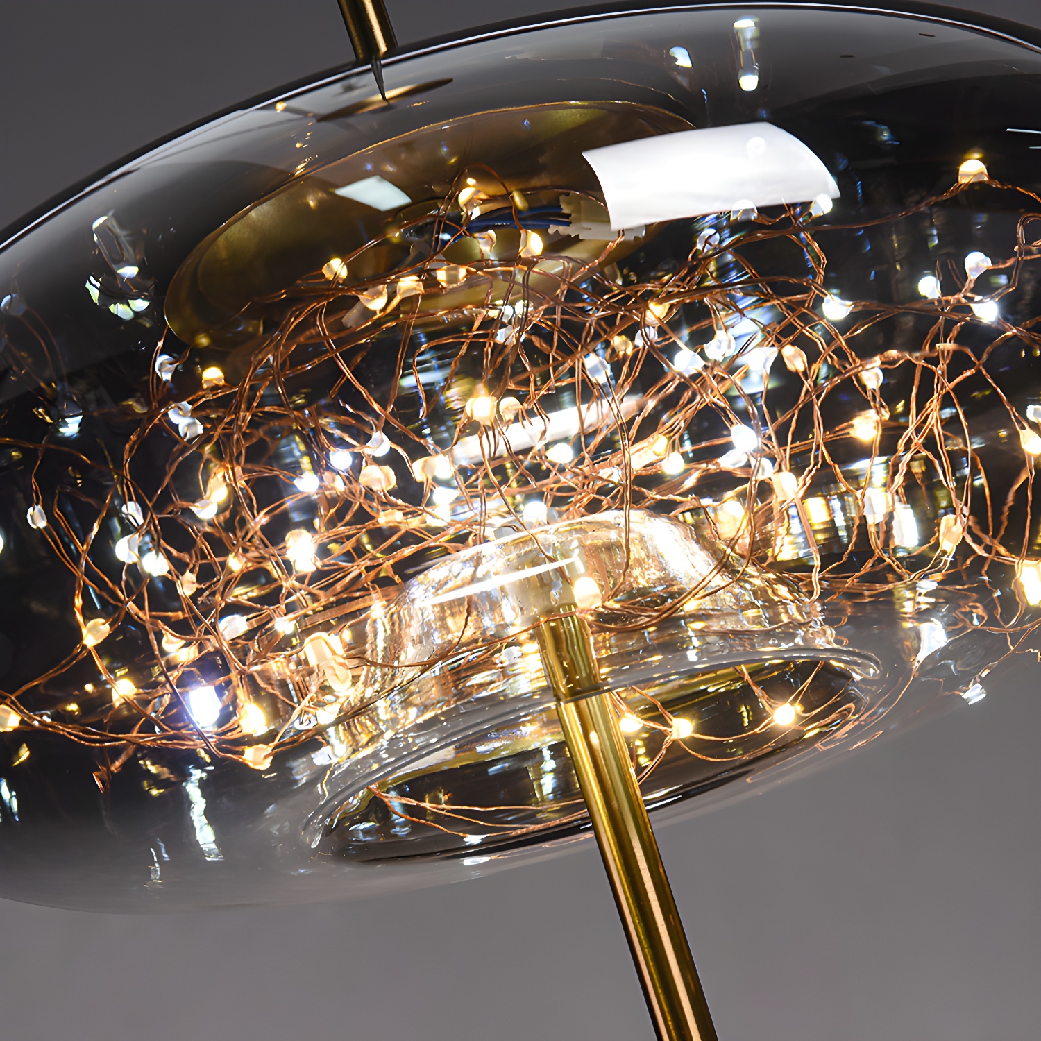Highly transparent glass lampshade