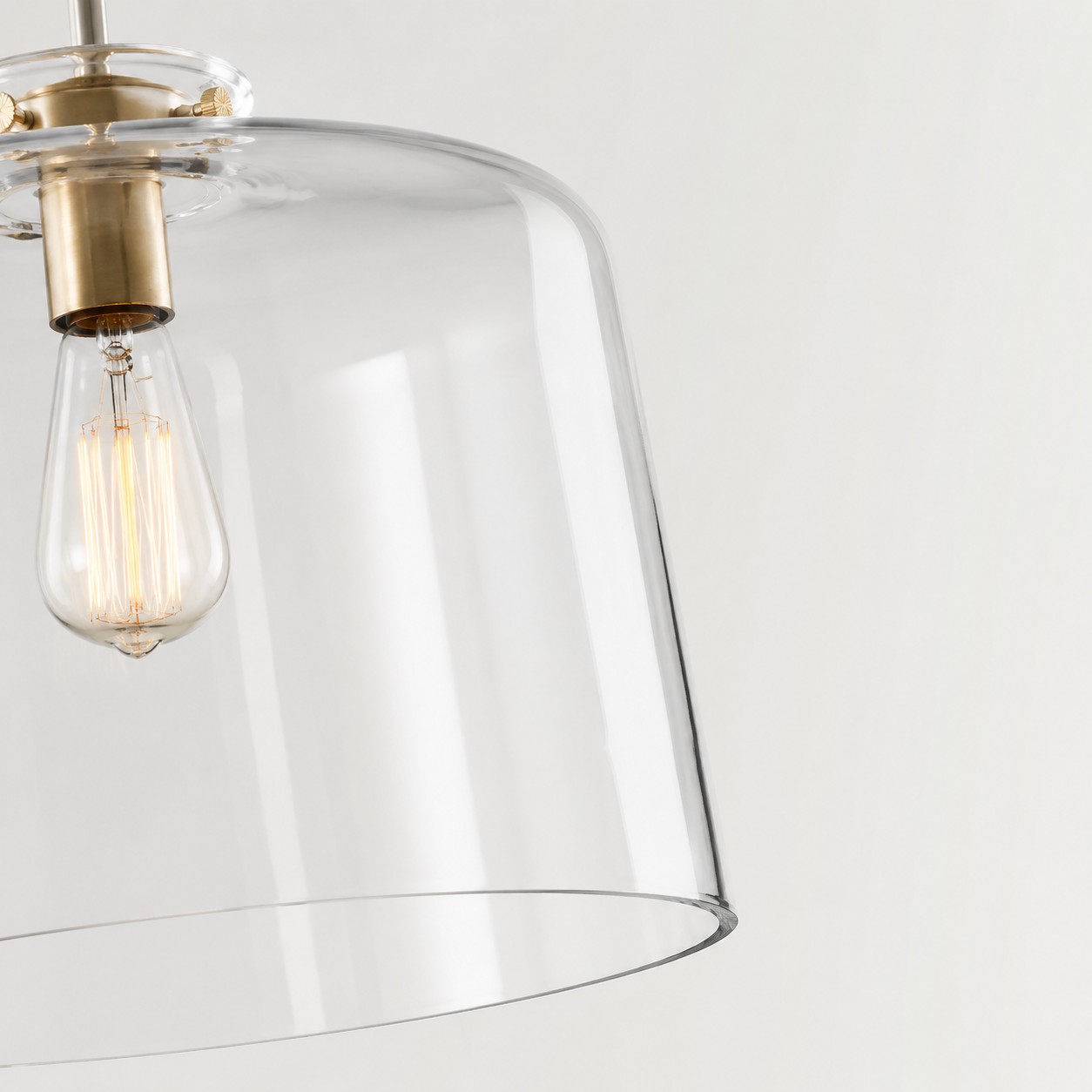 High light transmittance glass lampshade