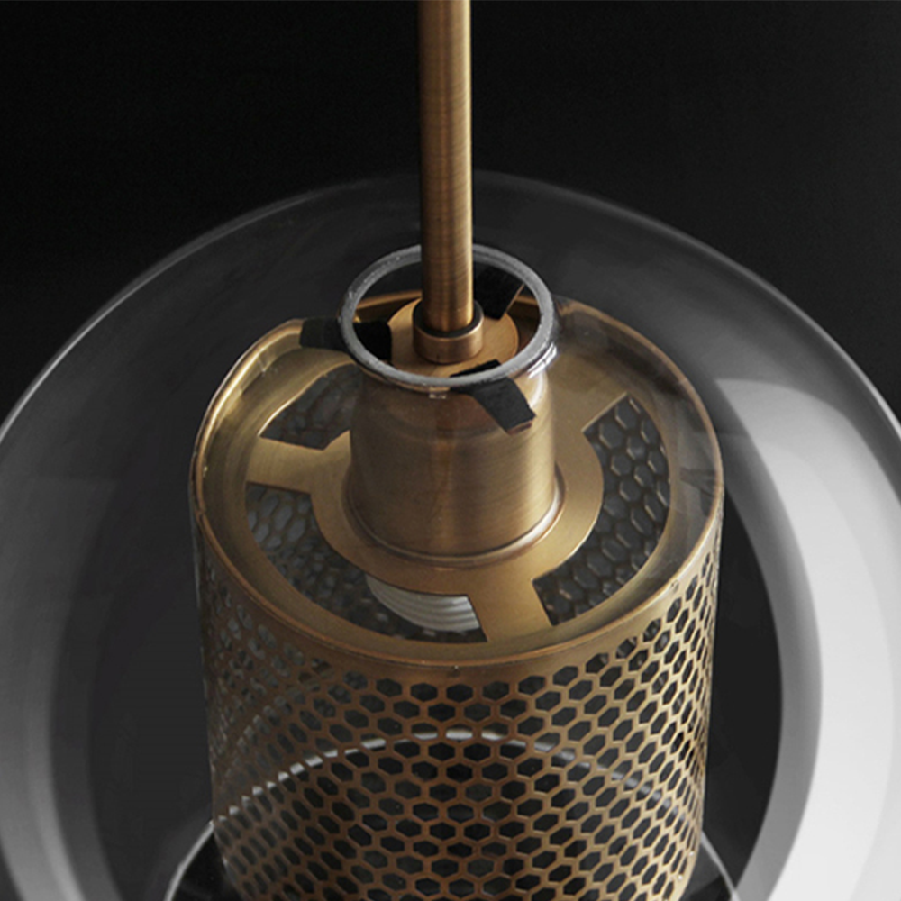High light transmittance glass lampshade