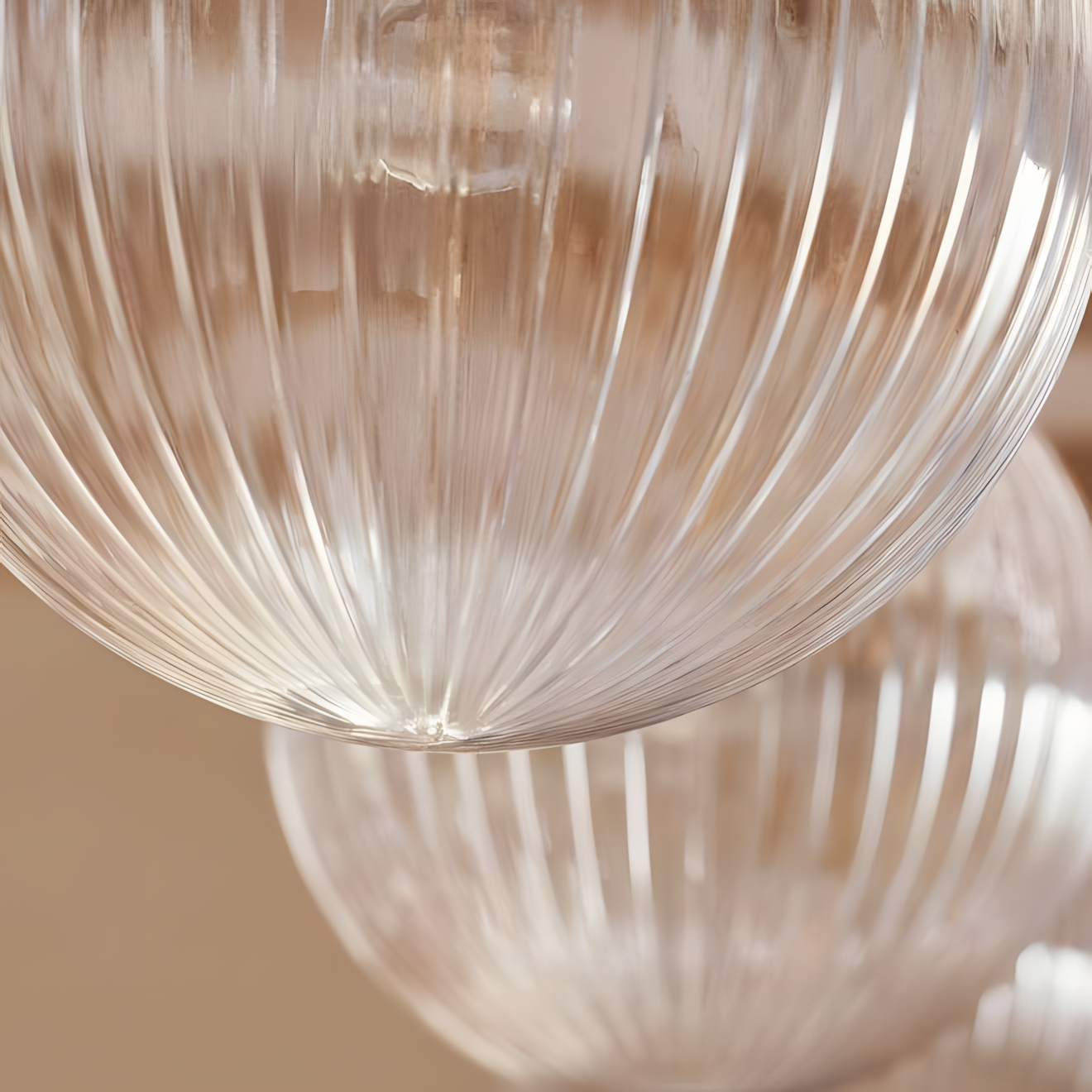 High light transmittance glass lampshade