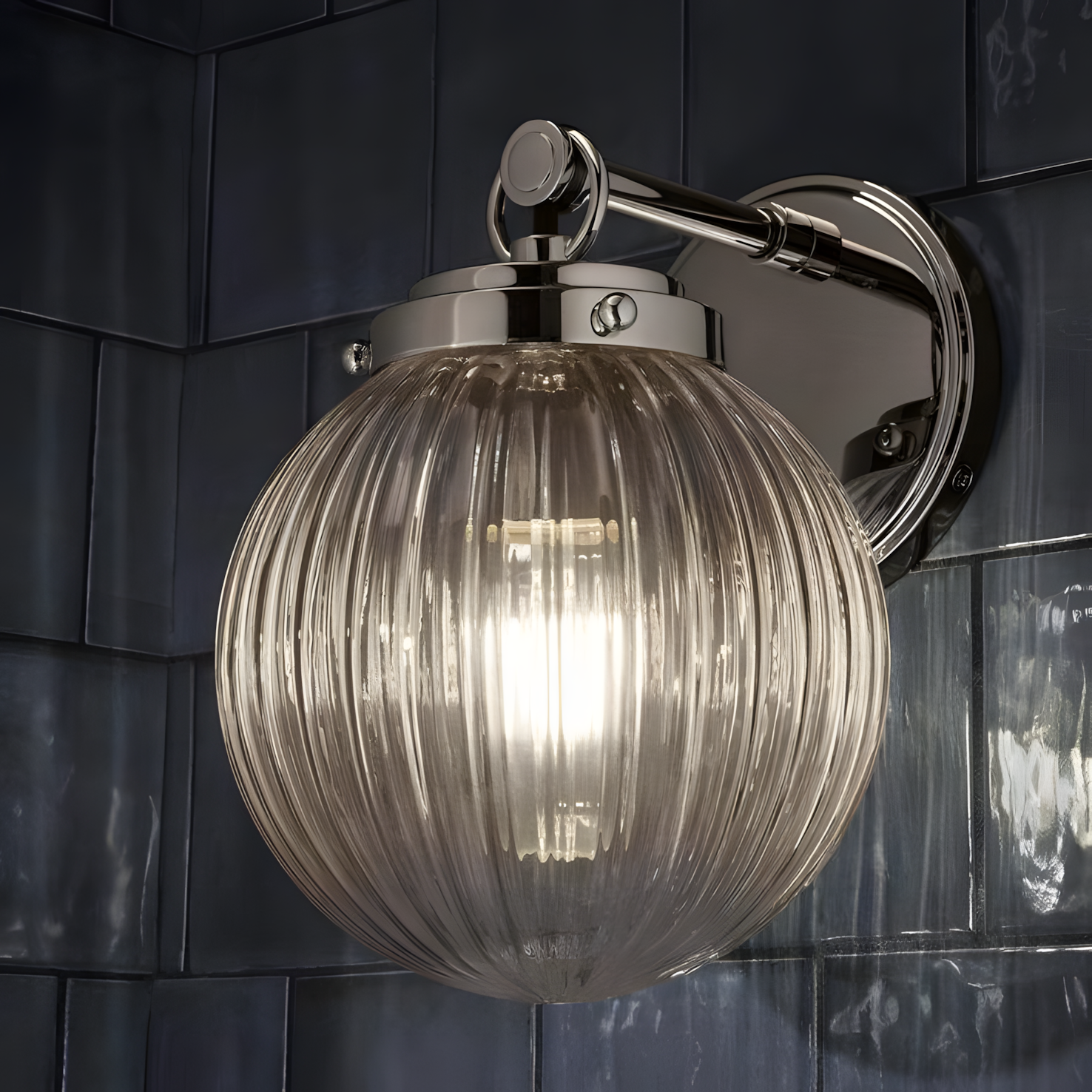 High light transmittance glass lampshade