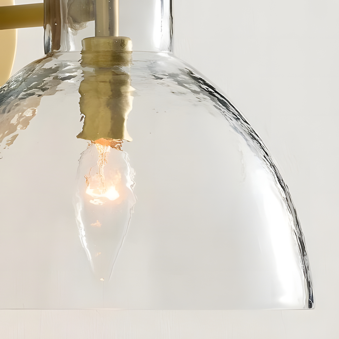High light transmittance glass lampshade
