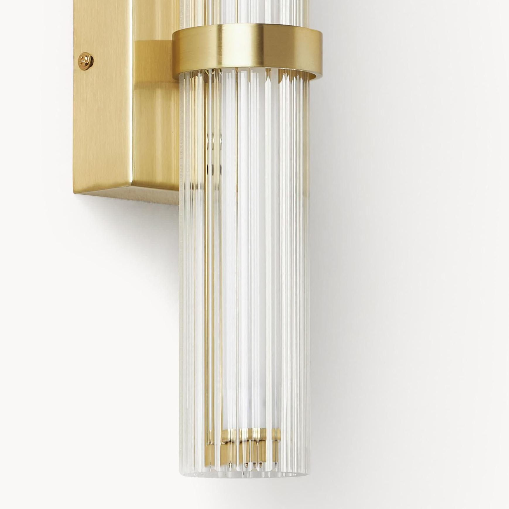 High light transmittance glass lampshade