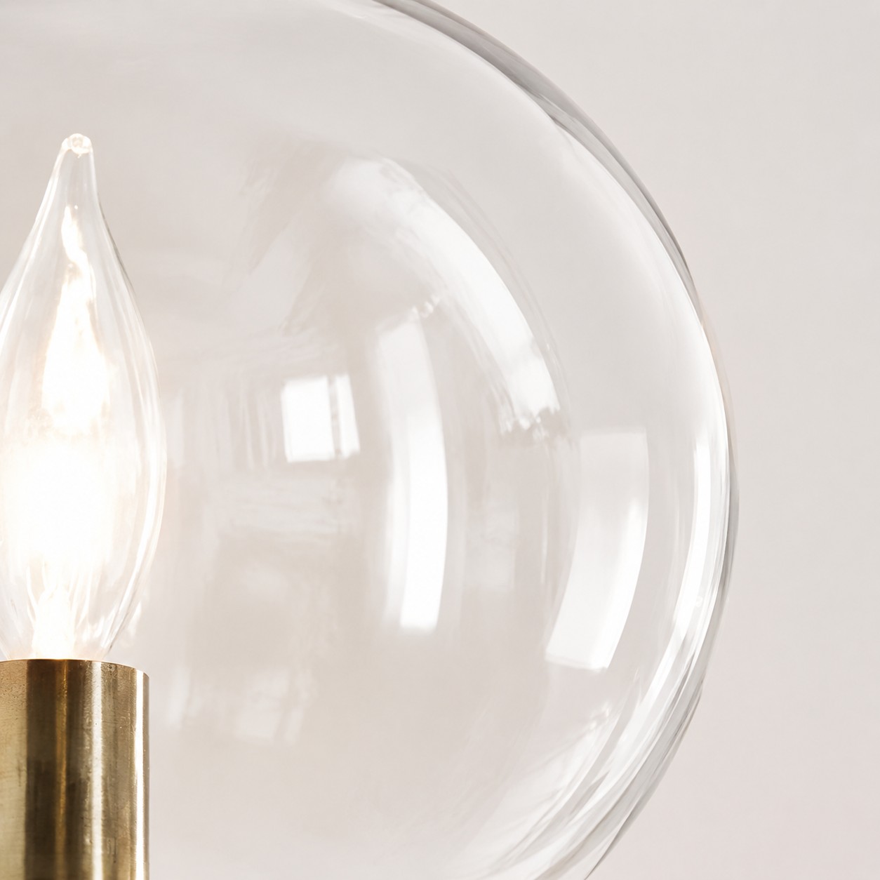 High light transmittance glass lampshade