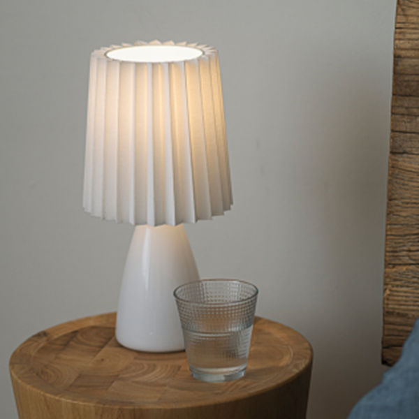 15.CREAM Table Light