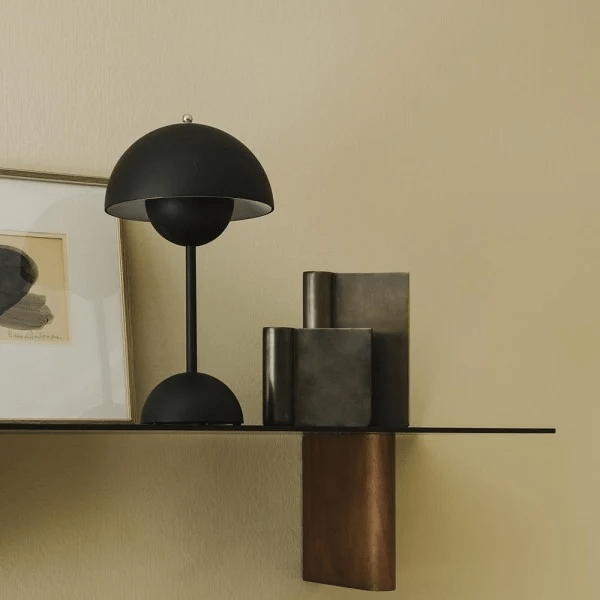 flowerpot vp9 rechargeable table lamp