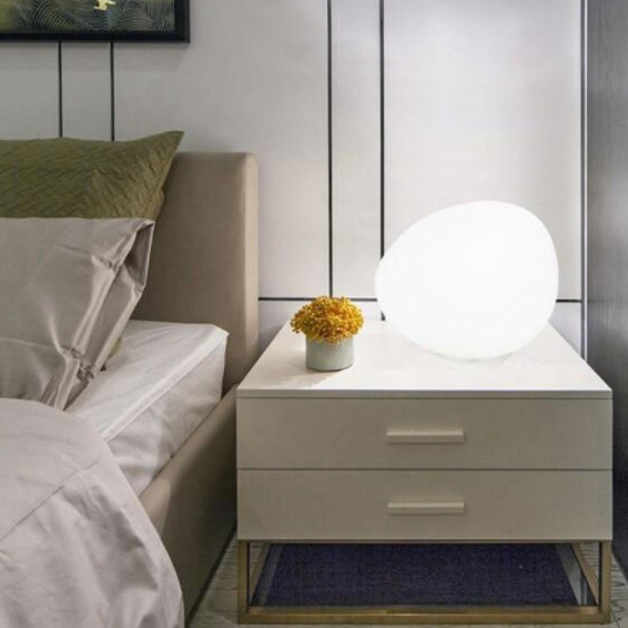 Poly Gregg table lamp replica