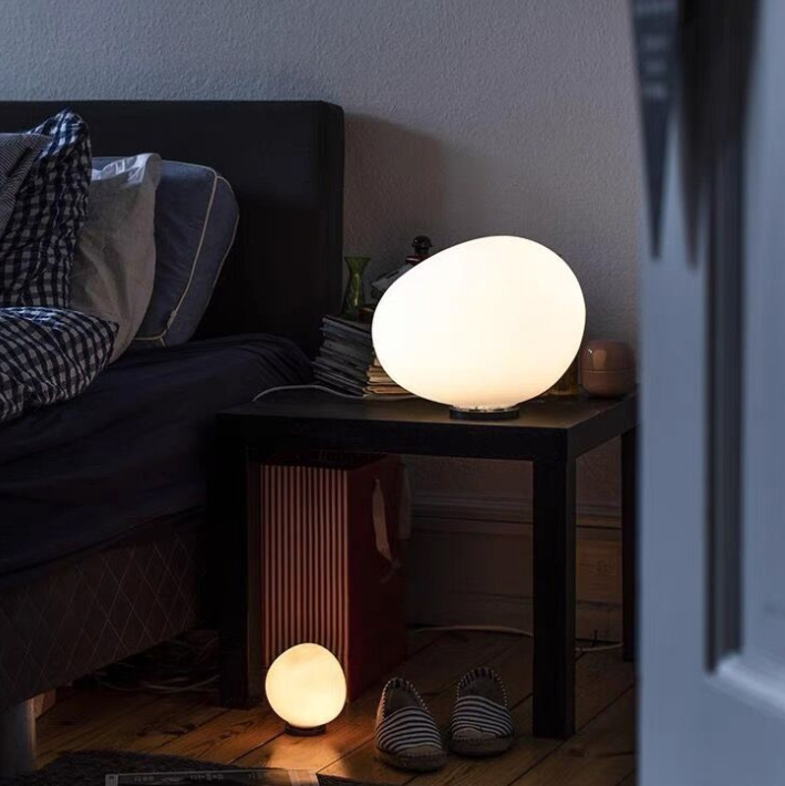 Poly Gregg table lamp replica