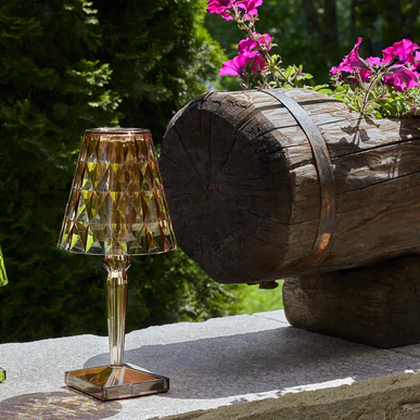 kartell battery lampa