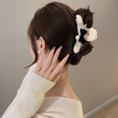 new large plush hairpin women's winter furry hair clip with a lot of hair volume shark clip fur hair clip headdress