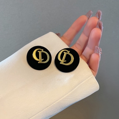 Xiaoxiangfeng black flocking earrings female new trendy earrings design sense niche high-end temperament velvet earrings