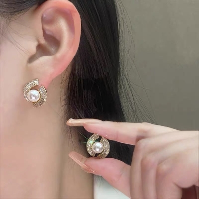 Real gold electroplated silver needle irregular diamond-studded pearl earrings fashion high-end sense earrings small fresh temperament earrings for women