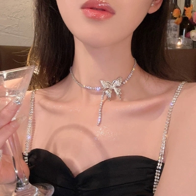 Flash Diamond Butterfly Necklace Women's Light Luxury Niche Design New Hot Style Trendy High-end Clavicle Chain Necklace Autumn