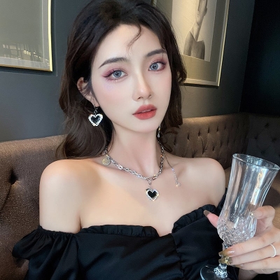 Sweet cool hot girl ~ micro-inlaid zircon heart necklace female new ins hip-hop all-match neck chain clavicle chain