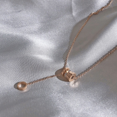 Titanium steel non-fading small waist light luxury necklace women's net red small crowd advanced design sense neck chain collarbone chain
