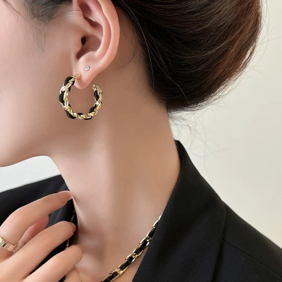 Camellia earrings female niche design sense high-end temperament pearl earrings small fragrance style fashion temperament earrings early spring