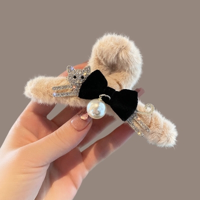 new large plush hairpin women's winter furry hair clip with a lot of hair volume shark clip fur hair clip headdress