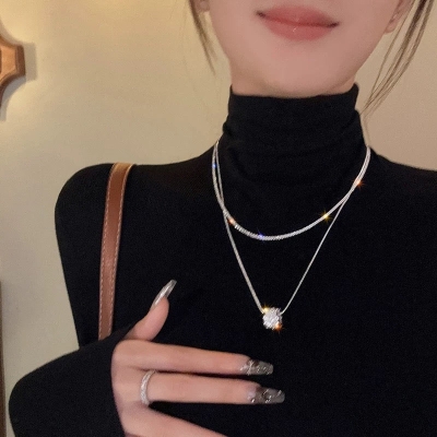 Double layer stacked metal necklace for women new niche light luxury high-end clavicle chain temperament sweater chain neck chain