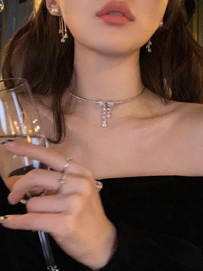 Necklace spring light luxury niche high-end design bow choker necklace female clavicle chain collar sweater chain
