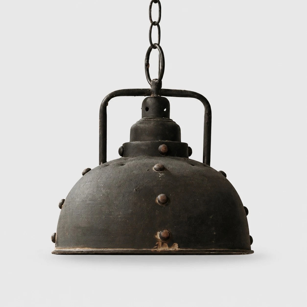 Luminária pendente vintage industrial em metal com acabamento envelhecido