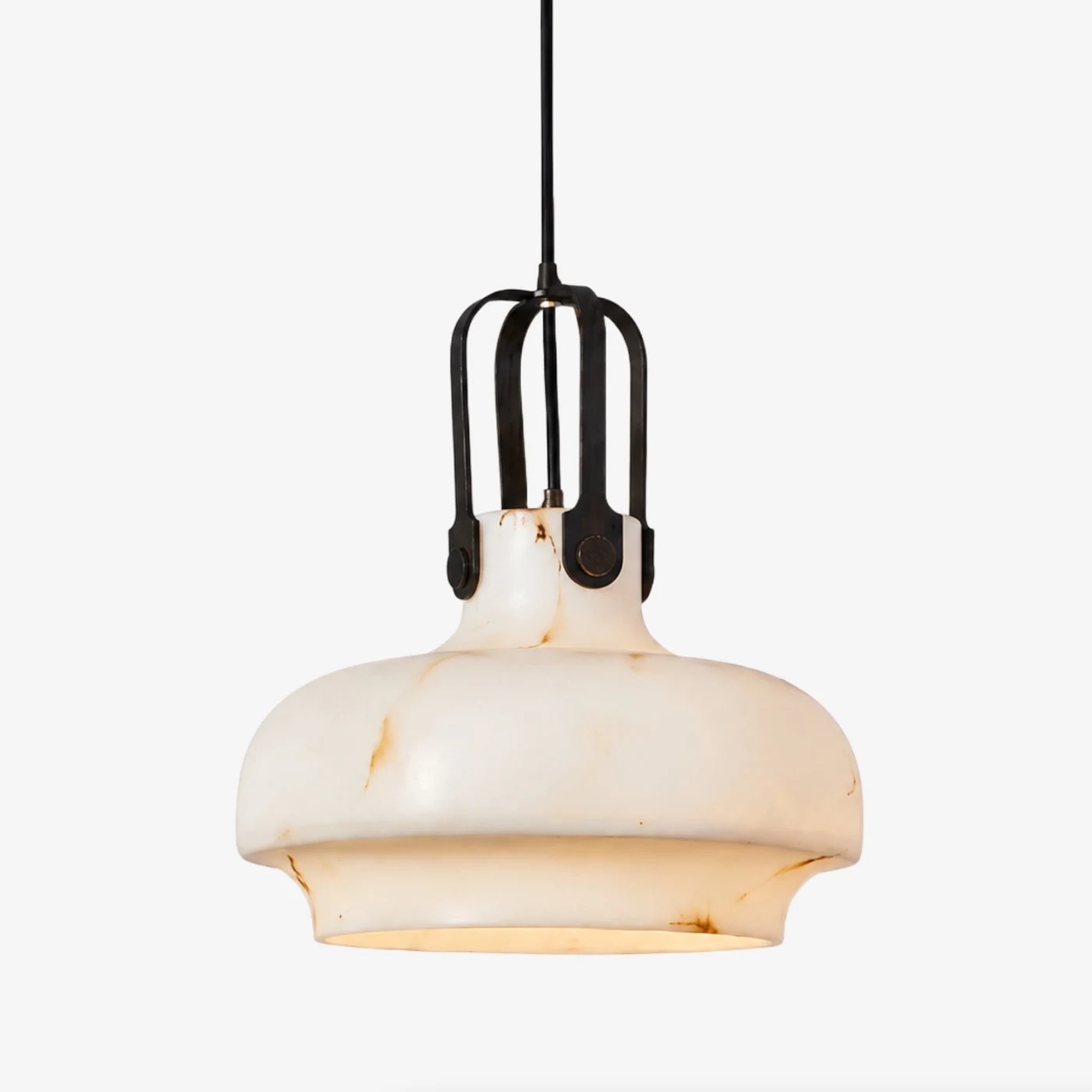 Suspension imitation albâtre, disponible en finition noire et blanche.