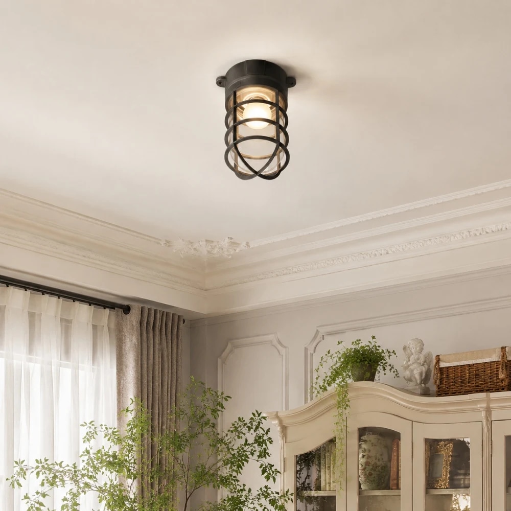 Cena residencial com iluminação de teto e plantas.
