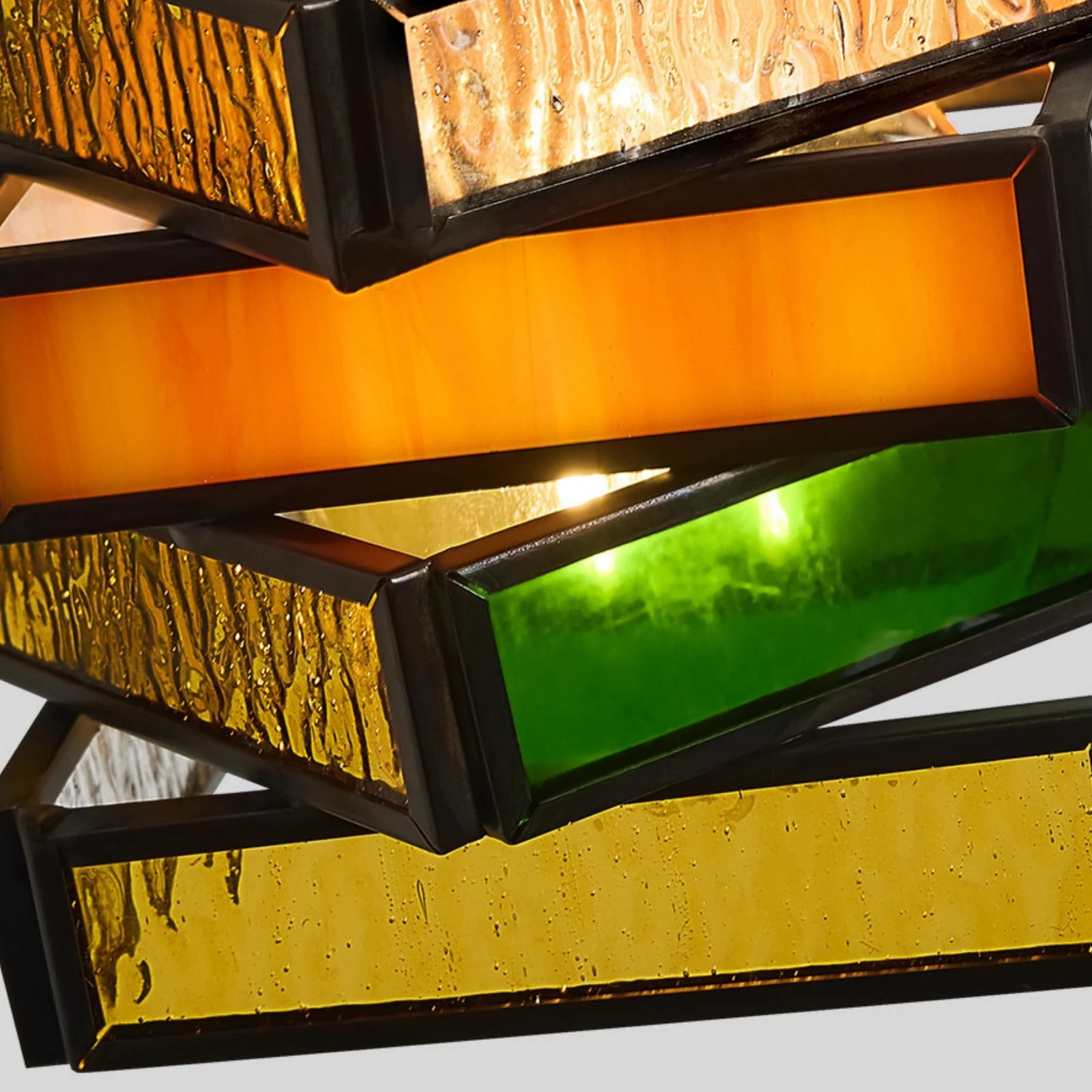 Détails de l'abat-jour en verre texturé ambré vert et transparent