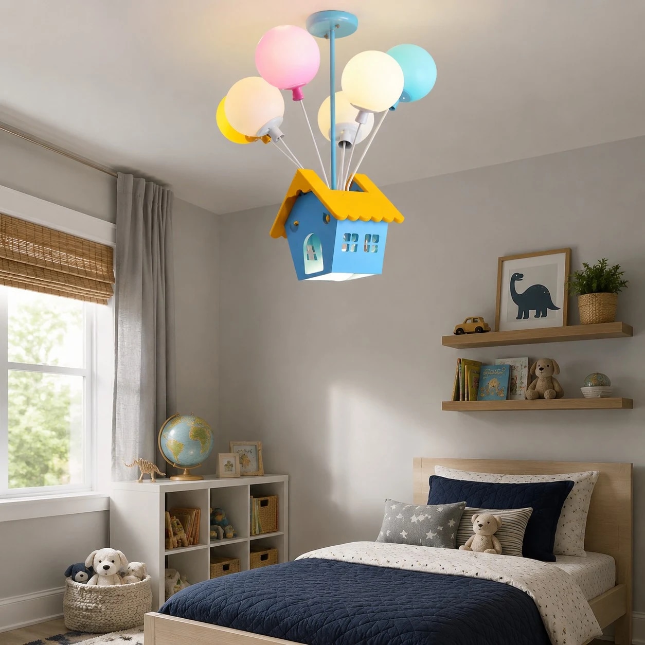 Vista dettagliata della lampada a sospensione a forma di palloncino.