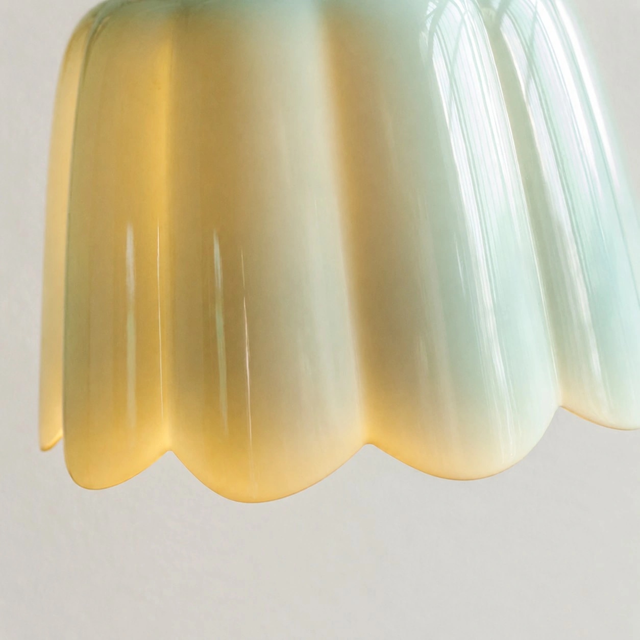 Paralume in ceramica Cienax con effetto luce filtrante, vista ravvicinata