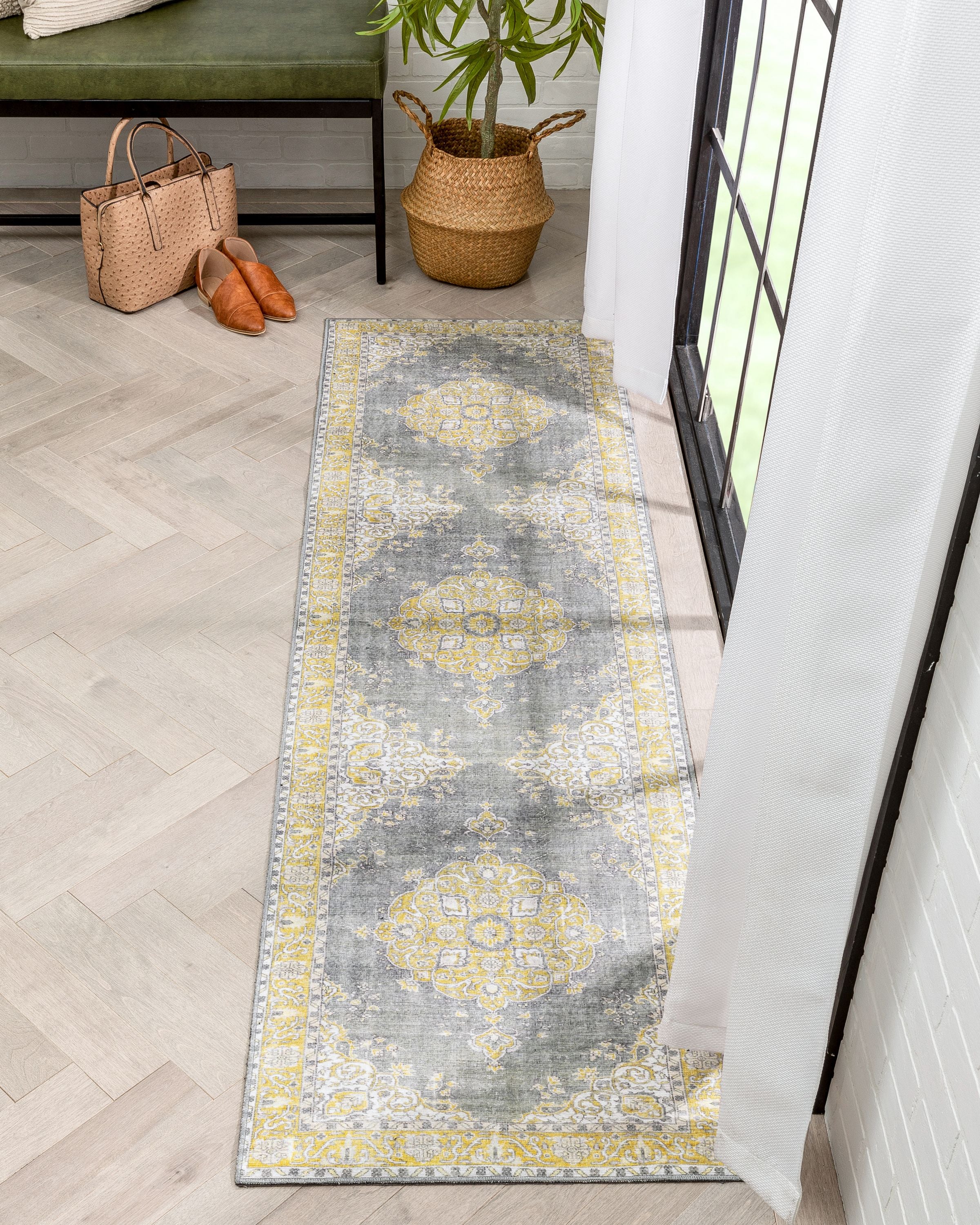 Tarifa Vintage Bohemian Medaillon Gelber, maschinenwaschbarer Teppich von Chill Rugs