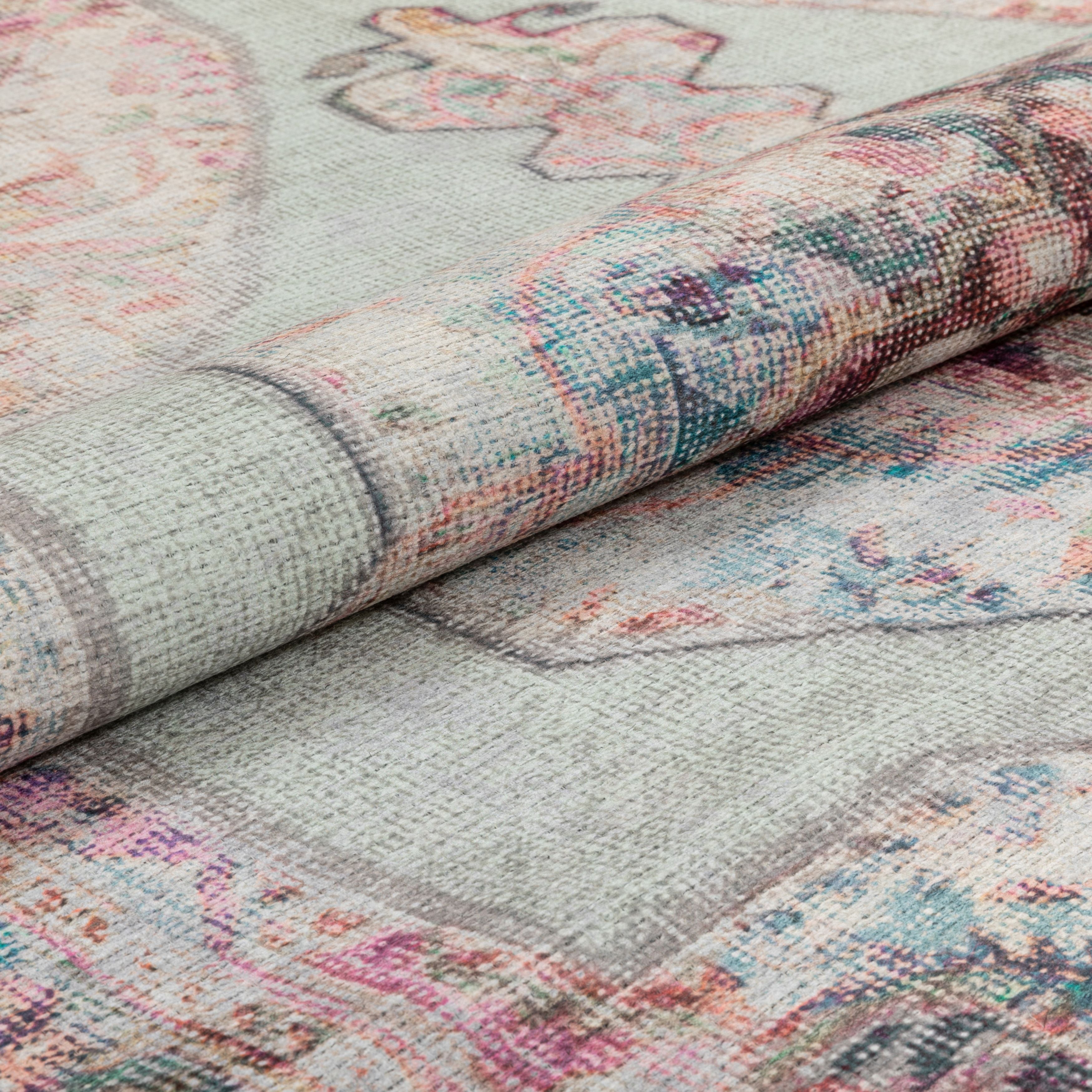 Ramon Maschinenwaschbarer Vintage-Teppich im persischen Botanik-Stil in Rosa und Pastellgr&uuml;n mit flachem Webmuster im Used-Look