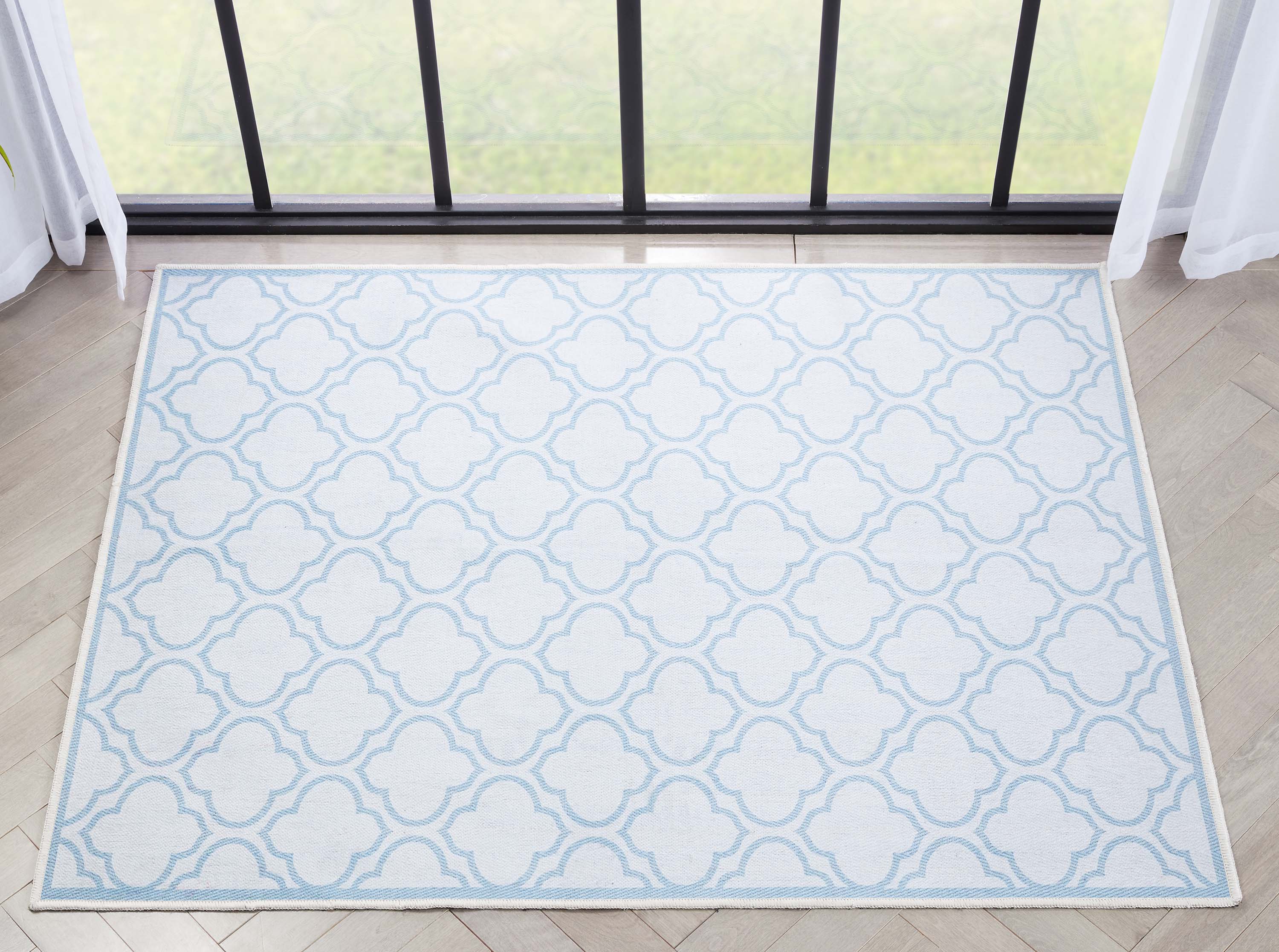 Lattice Marokkanischer Spalier-Teppich aus Elfenbein und Hellblau mit Flachgewebe