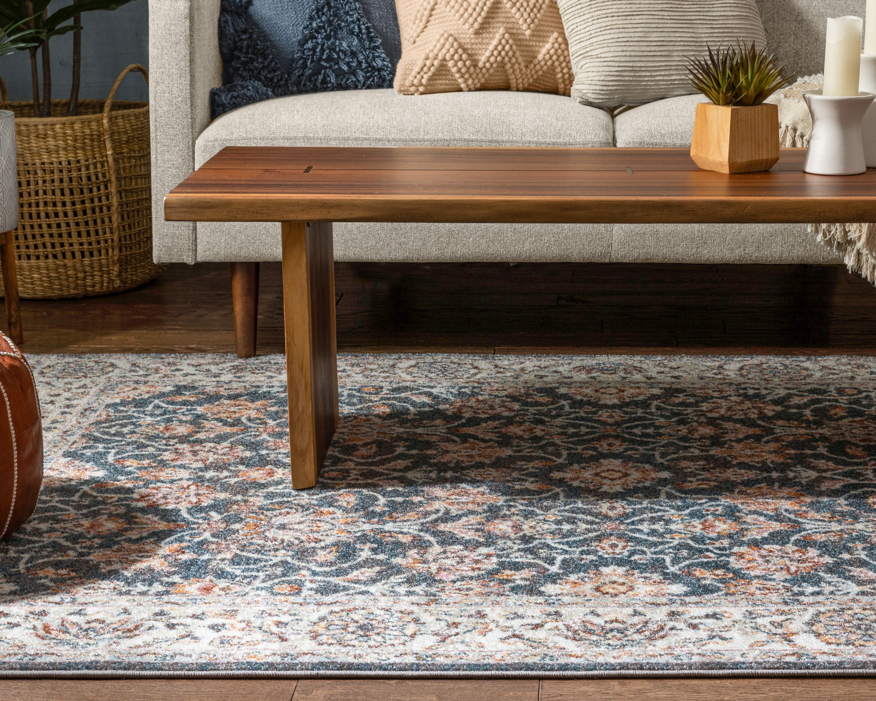 Eklektischer, floraler, botanischer Bord&uuml;ren-Teppich &bdquo;Corona Vintage&ldquo; in Blau